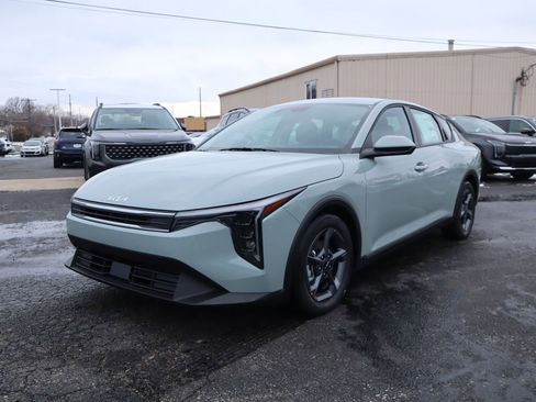 New 2025 Kia K4 LXS image 3