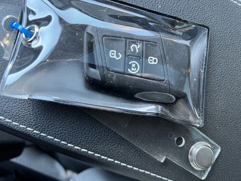 Used 2025 Volkswagen Taos SE w/ Panoramic Sunroof Package image 33