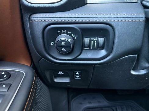 Used 2021 RAM 1500 Limited w/ Body Color Bumper Group AWD/4WD image 34