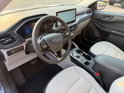 Used 2025 Ford Escape Active AWD/4WD image 11