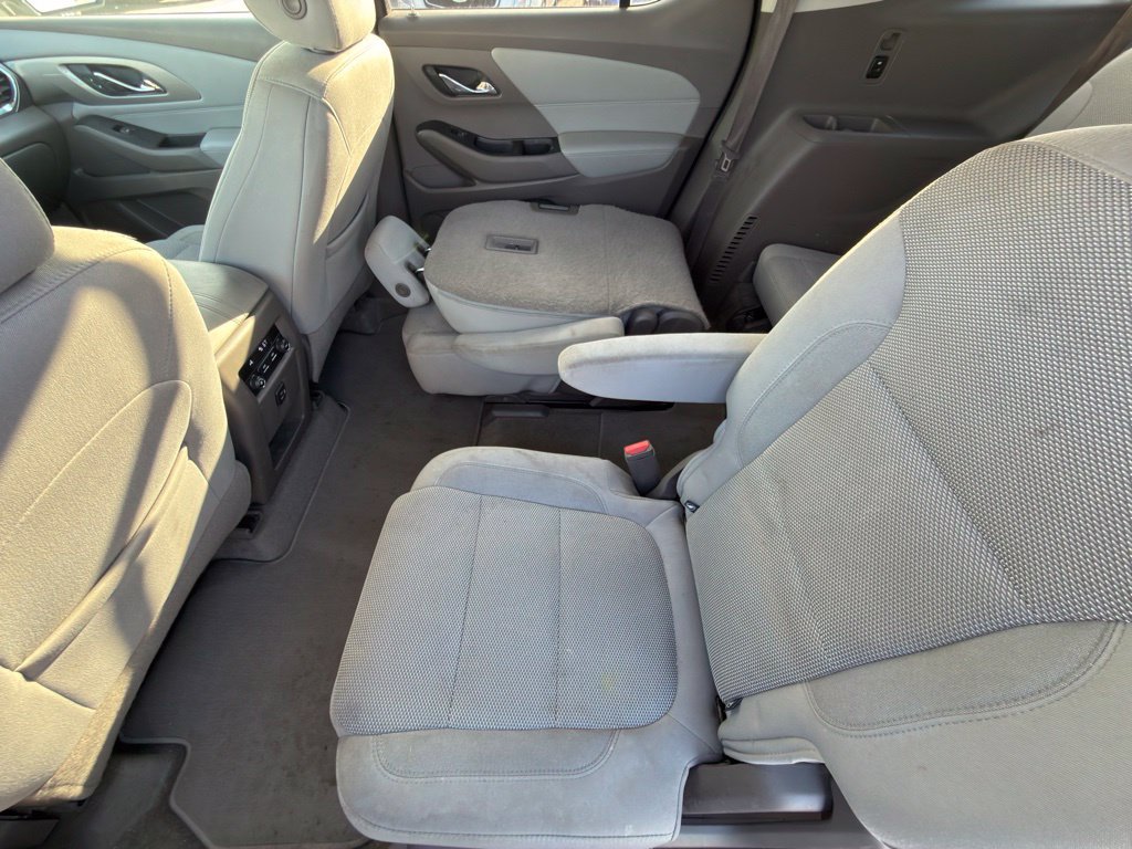 Used 2018 Chevrolet Traverse LT FWD image 14