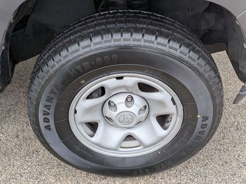 Used 2022 Toyota Tacoma SR AWD/4WD image 9