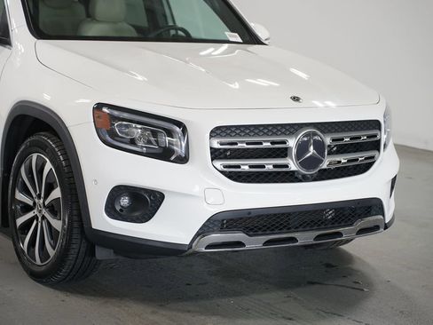 Used 2020 Mercedes-Benz GLB 250 w/ Premium Package image 4