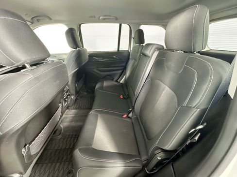 Used 2023 Jeep Grand Cherokee Laredo image 22