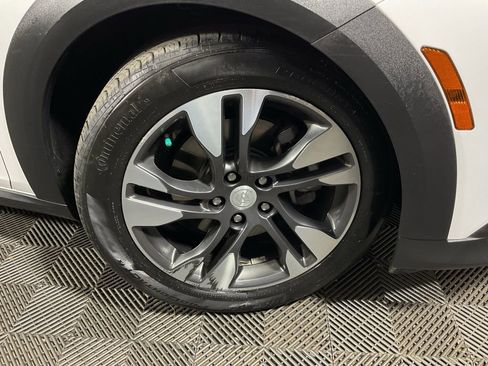 Used 2018 Buick Regal Preferred w/ Sights and Sounds Package image 38