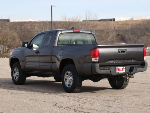 Used 2017 Toyota Tacoma 4x4 Access Cab image 6