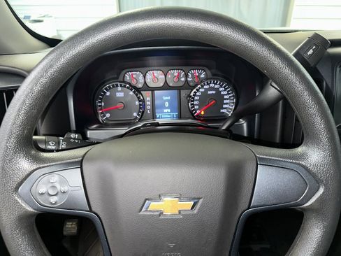 Used 2018 Chevrolet Silverado 1500 Custom w/ Custom Value Package image 5