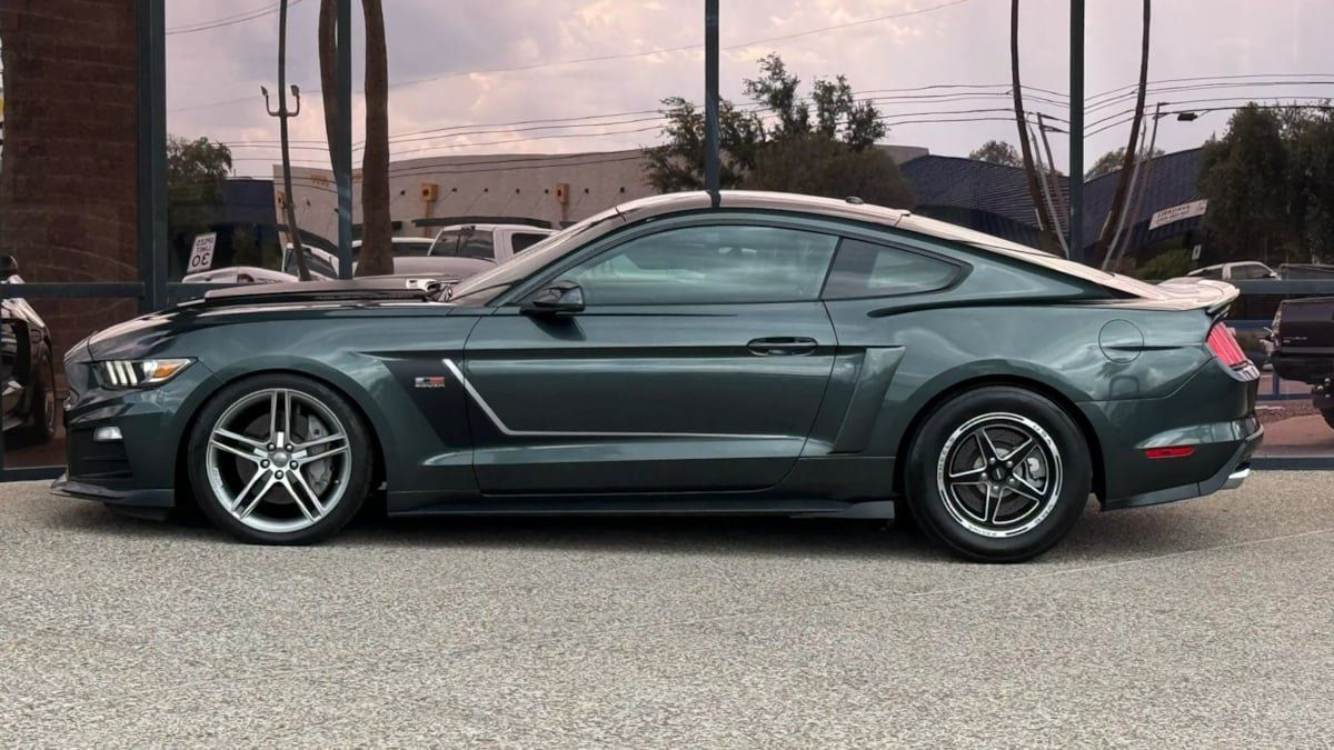 Used 2016 Ford Mustang GT Premium w/ Equipment Group 401A RWD image 4