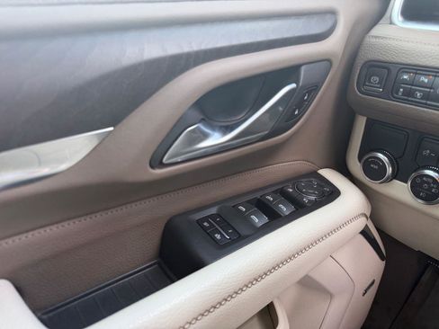 Used 2022 GMC Yukon XL Denali w/ Denali Premium Package image 17