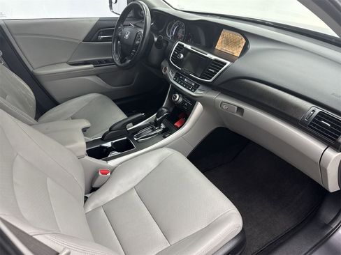 Used 2015 Honda Accord Touring image 16
