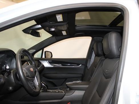 Certified 2024 Cadillac XT5 Premium Luxury AWD/4WD image 9