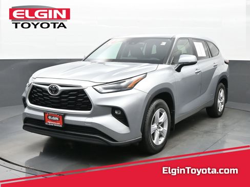 Used 2024 Toyota Highlander LE AWD/4WD image 1