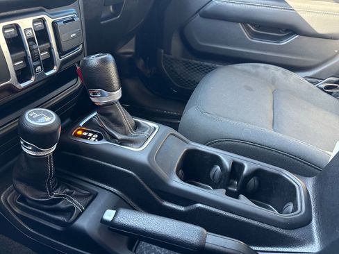 Used 2018 Jeep Wrangler Unlimited Sahara image 20