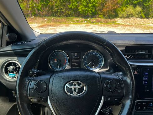 Used 2019 Toyota Corolla SE FWD image 14