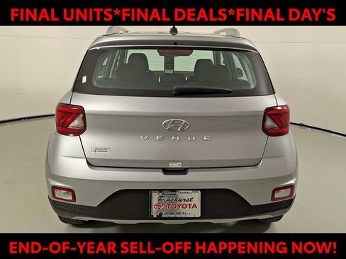 Certified 2024 Hyundai Venue SEL image 6