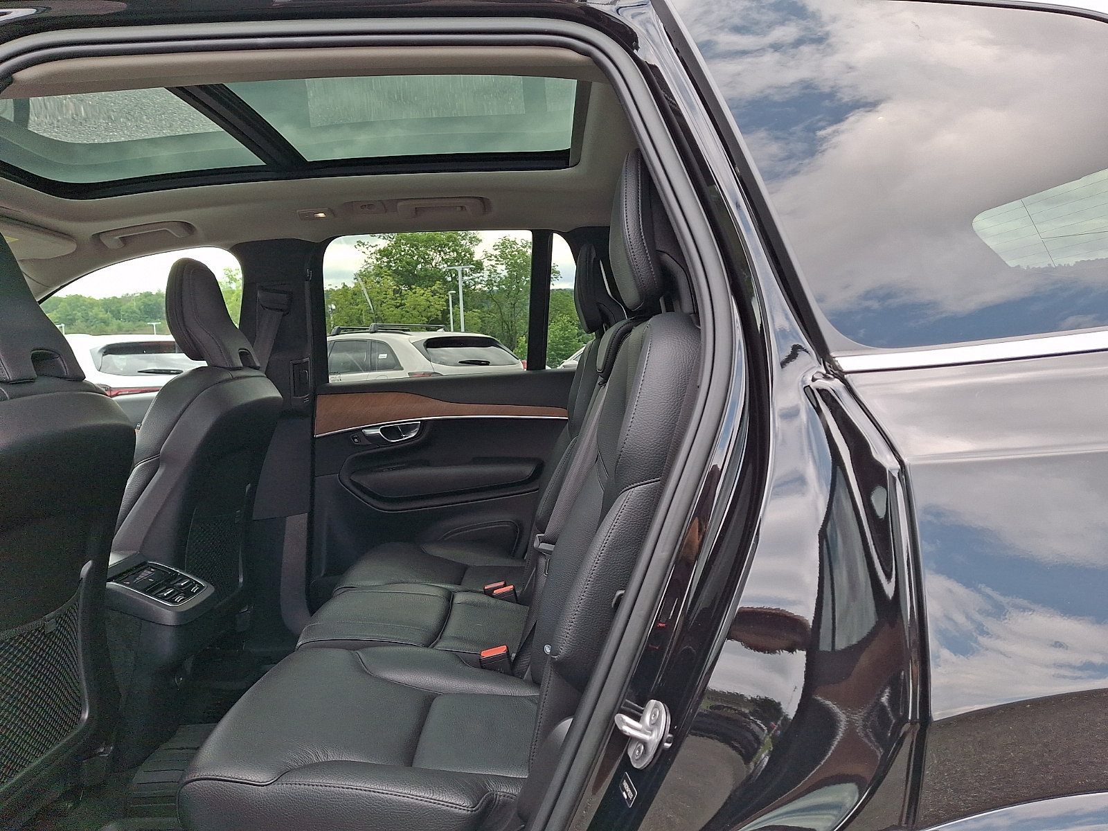 Certified 2023 Volvo XC90 B6 Plus w/ Protection Package Premier AWD/4WD image 11