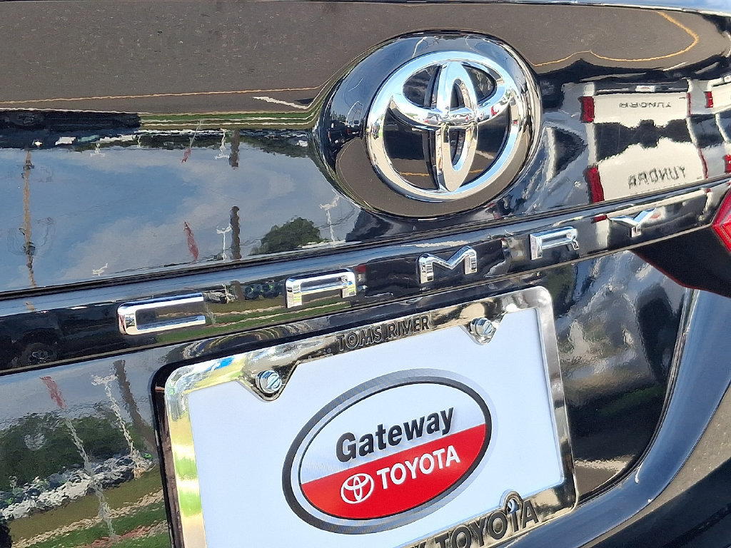Certified 2018 Toyota Camry LE FWD image 29
