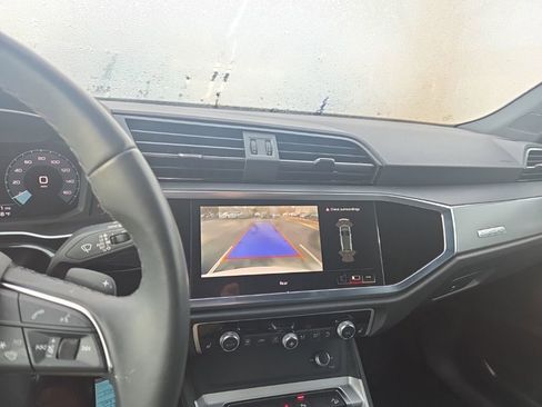 Used 2025 Audi Q3 2.0T Premium image 14