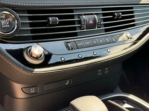 Used 2024 Lexus LS 500 RWD image 36