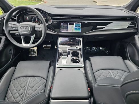 Used 2025 Audi SQ7 Prestige AWD/4WD image 18