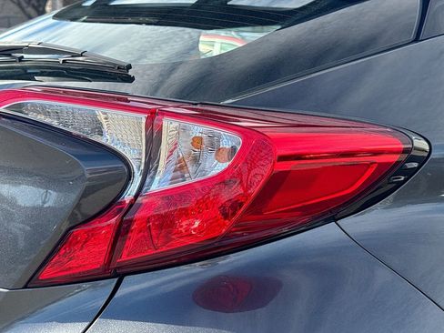 Used 2021 Toyota C-HR XLE image 31