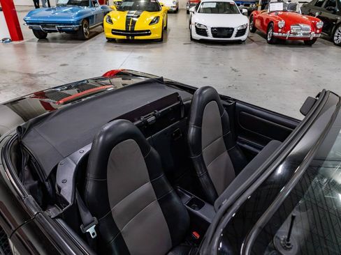 Used 2000 Toyota MR2 RWD image 32