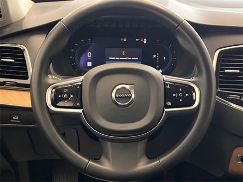 Used 2024 Volvo XC90 B5 Plus image 22