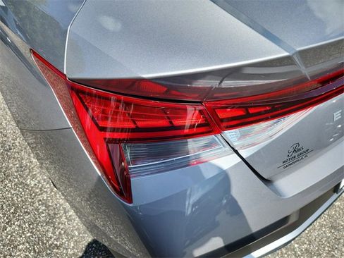 New 2025 Hyundai Elantra Limited image 7