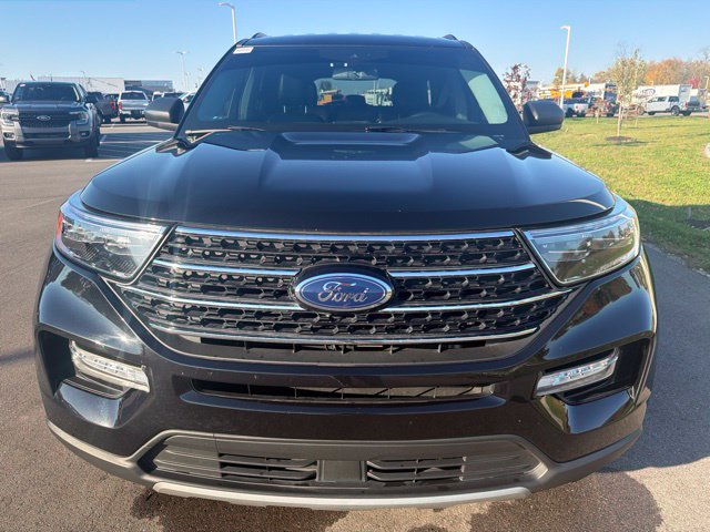 Used 2020 Ford Explorer XLT w/ Equipment Group 202A AWD/4WD image 3