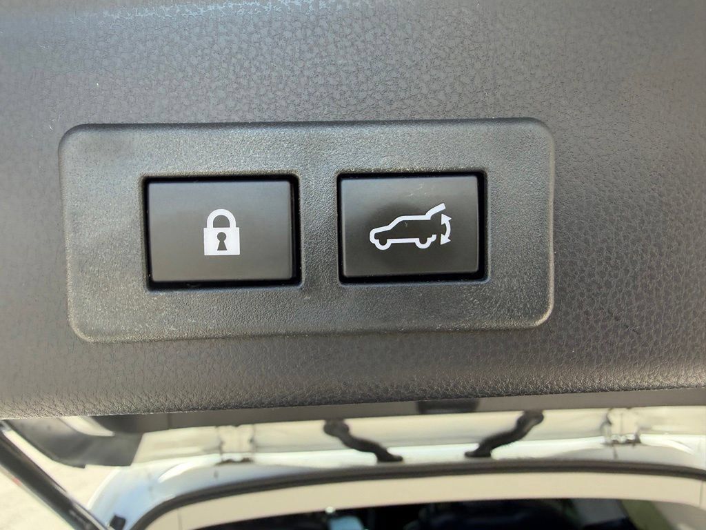 Used 2023 Subaru Ascent Touring AWD/4WD image 34