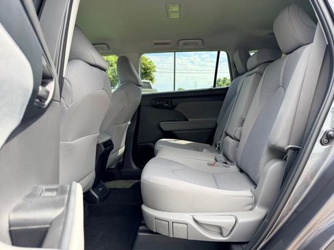 Used 2023 Toyota Highlander LE FWD image 15
