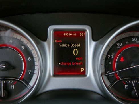 Used 2019 Dodge Journey SE w/ Connectivity Group FWD image 19