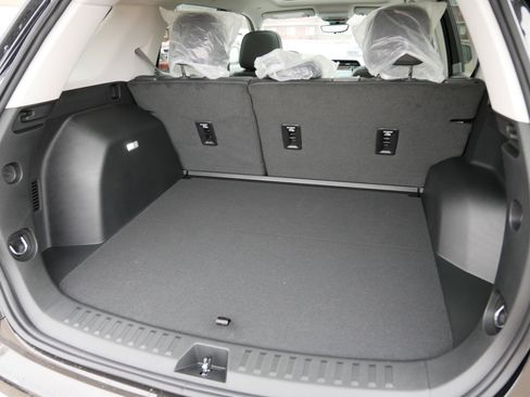 New 2026 GMC Terrain Denali w/ LPO, Black Badging Package AWD/4WD image 10