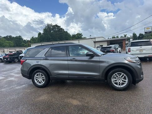 New 2026 Ford Explorer Active RWD image 5