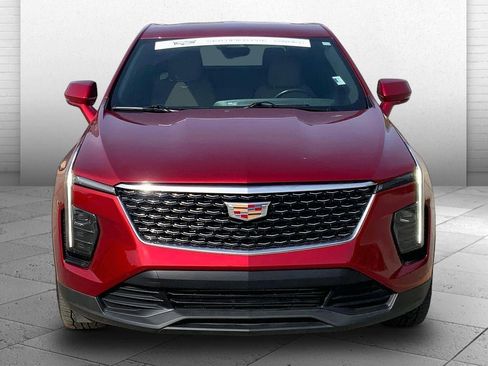 Certified 2024 Cadillac XT4 Luxury w/ Cold Weather Package image 2