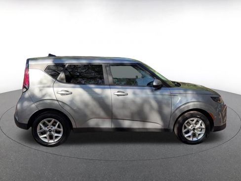 Used 2025 Kia Soul LX w/ LX Technology Package image 16
