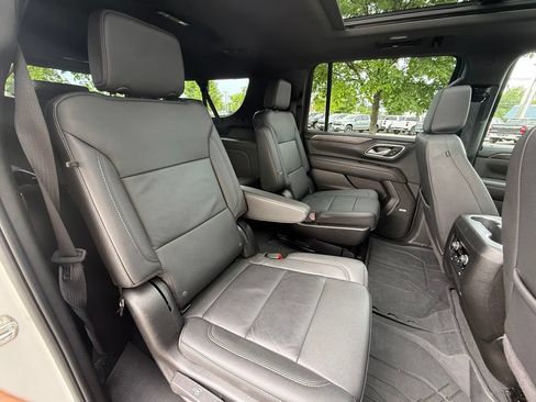 Used 2024 Chevrolet Suburban LT w/ LT Signature Plus Package AWD/4WD image 28