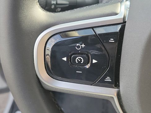 Used 2025 Volvo XC60 B5 Plus image 18