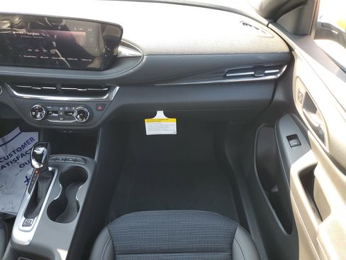 New 2025 Buick Envista Preferred image 16