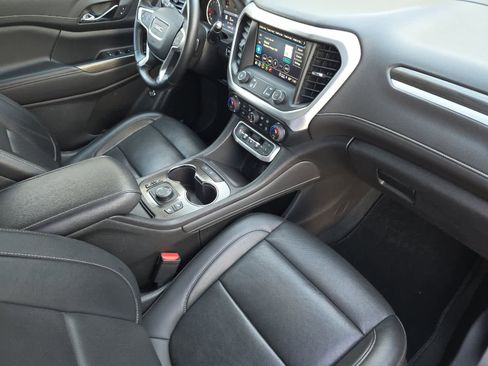 Used 2023 GMC Acadia SLT image 17