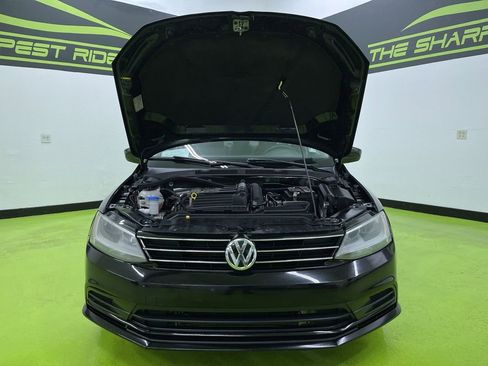 Used 2017 Volkswagen Jetta S image 4