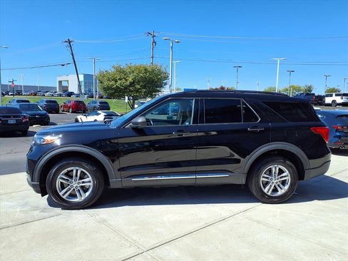 Used 2022 Ford Explorer XLT image 3