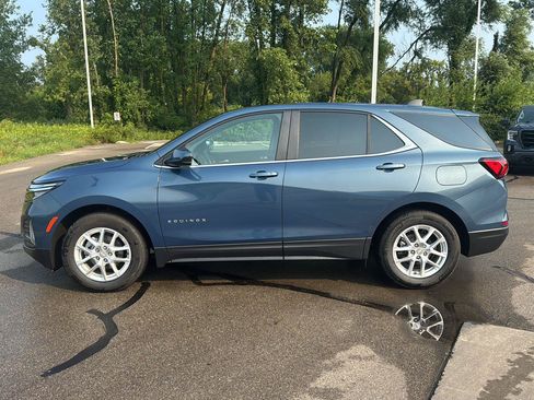 Used 2024 Chevrolet Equinox LT FWD image 2