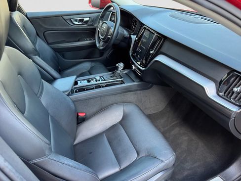 Used 2020 Volvo S60 T5 Momentum FWD image 24