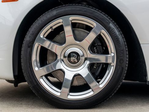 Used 2018 Rolls-Royce Dawn RWD image 16