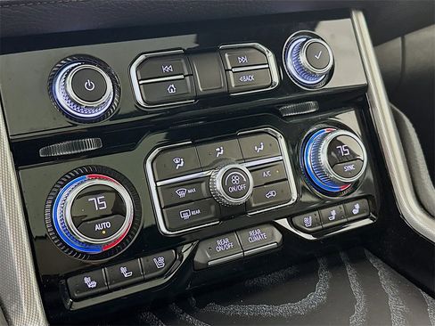 Used 2021 GMC Yukon Denali w/ Denali Premium Package image 16