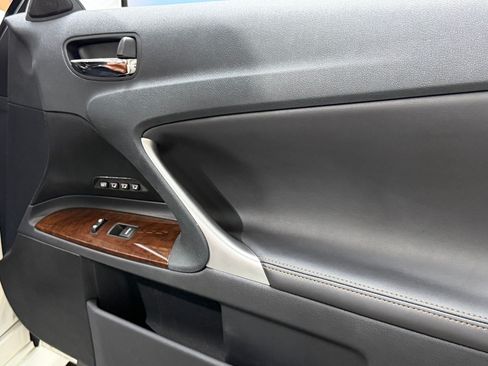 Used 2014 Lexus IS 250C w/ Luxury Package RWD image 42