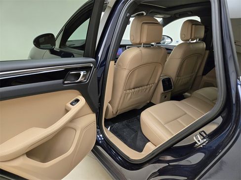 Used 2020 Porsche Macan image 19
