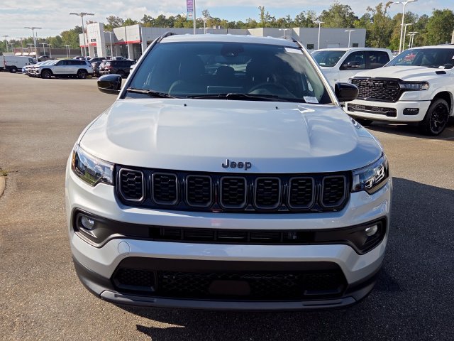 Used 2026 Jeep Compass Latitude AWD/4WD image 2