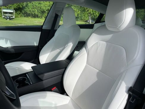 Used 2024 Tesla Model 3 Standard Range RWD image 9
